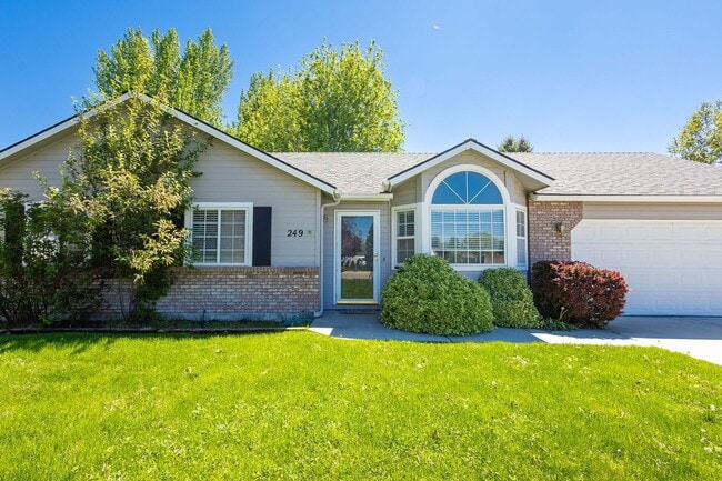249 W Waterbury Dr in Meridian, ID - Building Photo - Building Photo