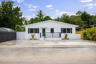 1116 NW 51st Terrace in Miami, FL - Building Photo