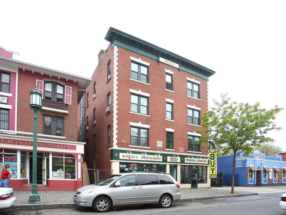 517-523 Park St in Hartford, CT - Building Photo