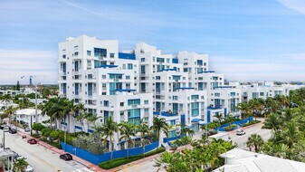 7600 Collins Ave in Miami Beach, FL - Building Photo