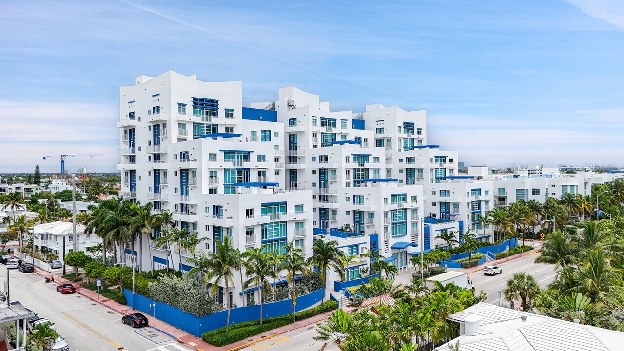 7600 Collins Ave in Miami Beach, FL - Building Photo