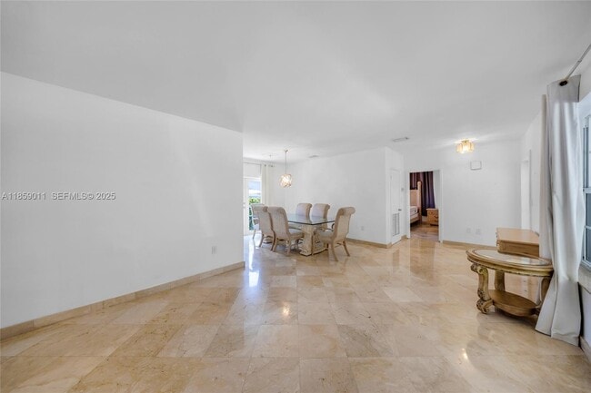 1700 N Treasure Dr in North Bay Village, FL - Building Photo - Building Photo