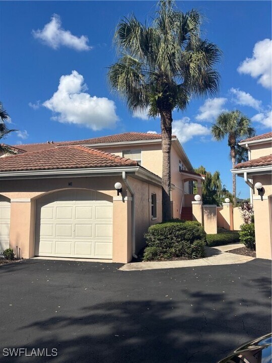 940 Woodshire Ln in Naples, FL - Building Photo