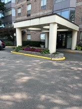76 Roehampton Av in St Catharines, ON - Building Photo - Building Photo