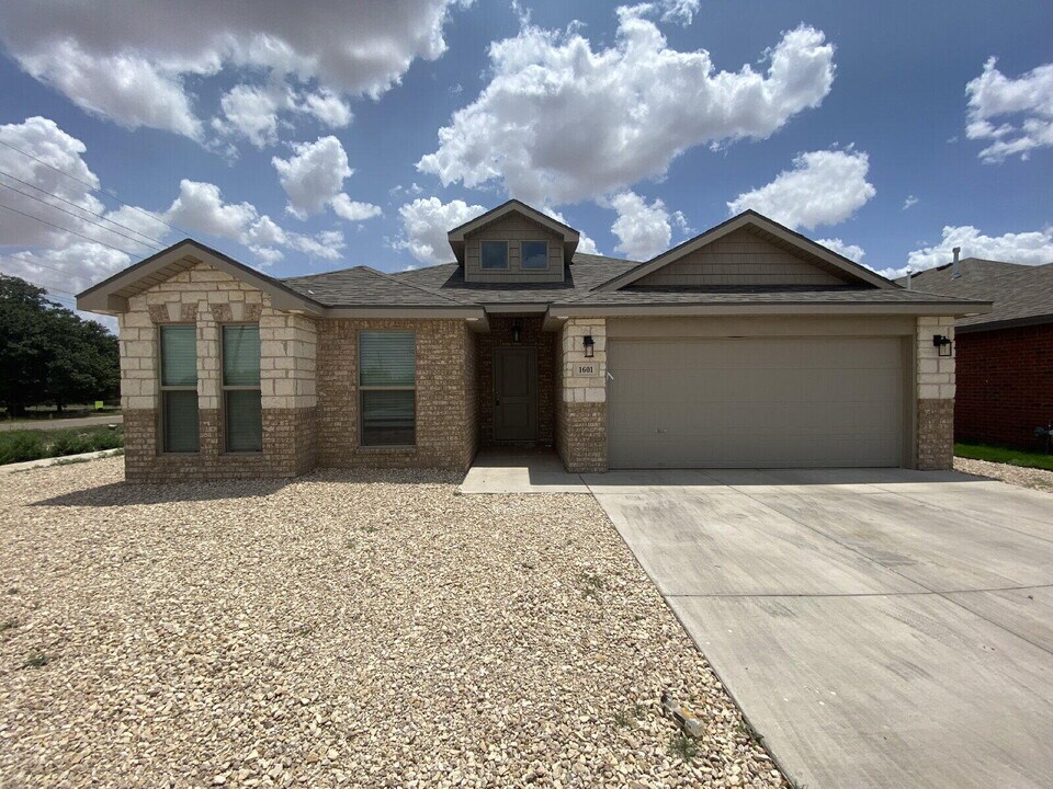 1601 136th St in Lubbock, TX - Building Photo