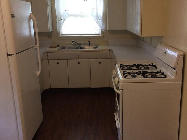 213 E Mill St, Unit Apartment A in Owatonna, MN - Building Photo - Building Photo