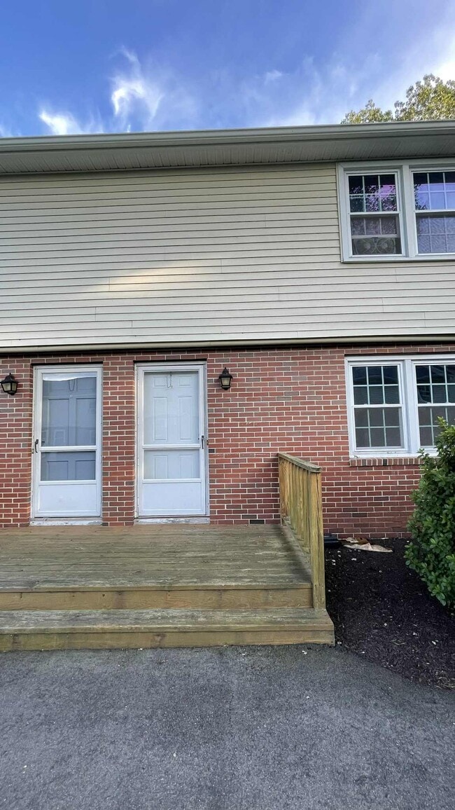 property at 10 Carolina Dr