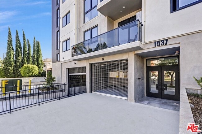 1537 S Wilton Pl in Los Angeles, CA - Building Photo - Building Photo