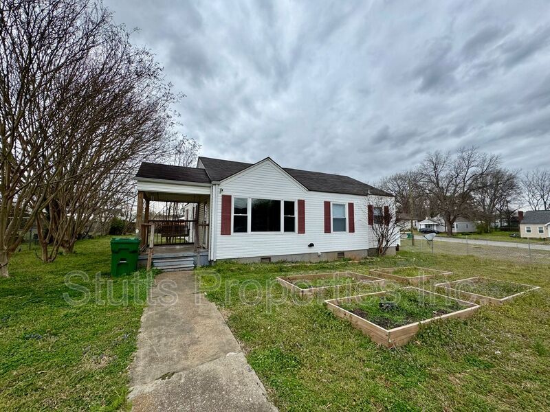 507 Pittsburgh Ave in Sheffield, AL - Building Photo