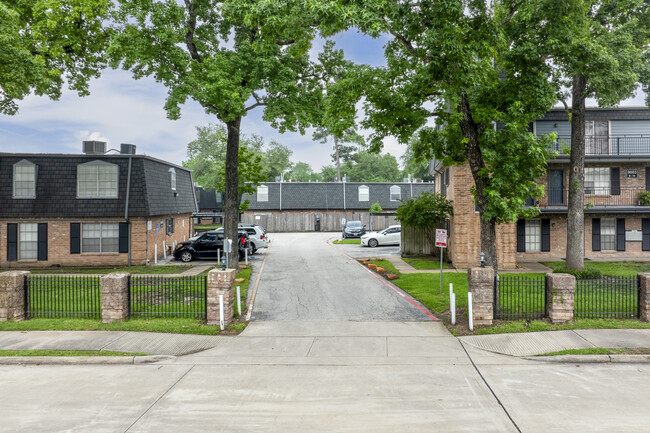 Memorial Grove Condo in Houston, TX - Foto de edificio - Building Photo