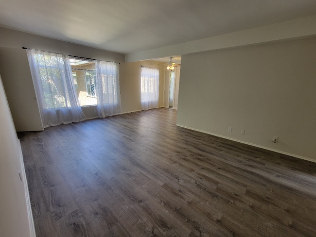 13531 Wyandotte St, Unit 6 in Los Angeles, CA - Building Photo - Building Photo