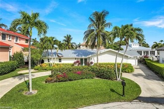 1250 Tuna Ct, Unit 401-2 in Naples, FL - Building Photo - Building Photo