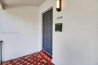 2744 SW 23rd Terrace in Miami, FL - Foto de edificio - Building Photo