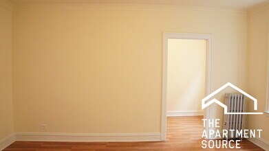 2539 N Sawyer Ave, Unit 207 in Chicago, IL - Building Photo - Building Photo