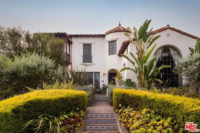 property at 4918 Angeles Vista Blvd