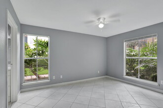 899 Riverside Dr in Coral Springs, FL - Building Photo - Building Photo