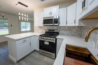 1620 E King St in Sherman, TX - Building Photo - Building Photo