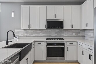 17350 W Alexandria Way in Surprise, AZ - Foto de edificio - Building Photo