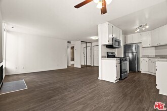 1950 Rodney Dr in Los Angeles, CA - Building Photo - Building Photo