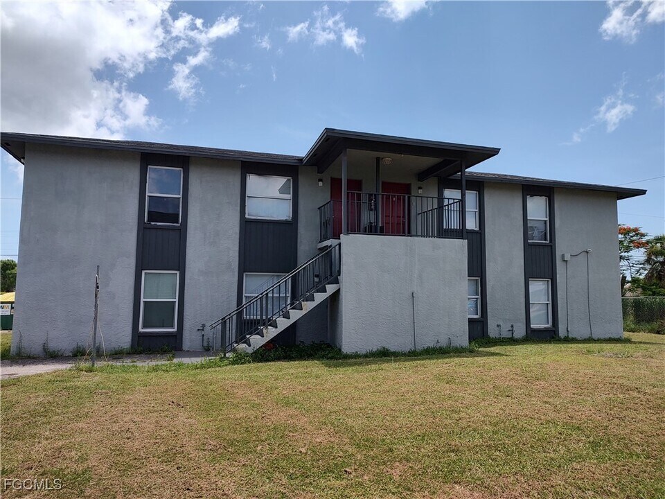 16930 Juanita Ave in Ft. Myers, FL - Building Photo