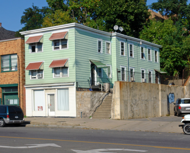 930 N Salina St in Syracuse, NY - Foto de edificio - Building Photo