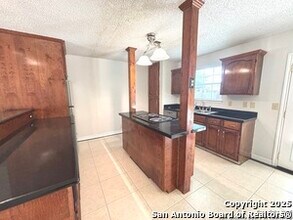 8231 Meadow Forest St in San Antonio, TX - Building Photo - Building Photo