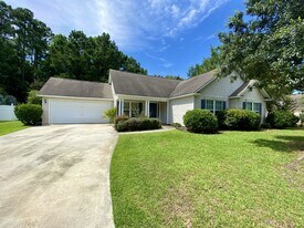 16 Wellington Dr in Bluffton, SC - Building Photo