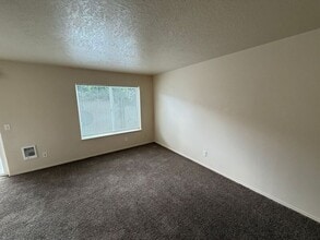 3749 45th Ave NE in Salem, OR - Building Photo - Building Photo