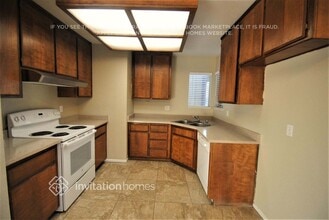 14 La Jacque Ct in Sacramento, CA - Building Photo - Building Photo