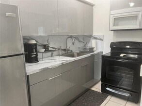 1040 SW 28th St in Fort Lauderdale, FL - Building Photo - Building Photo