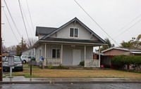 701 Chestnut St in Turlock, CA - Building Photo - Building Photo