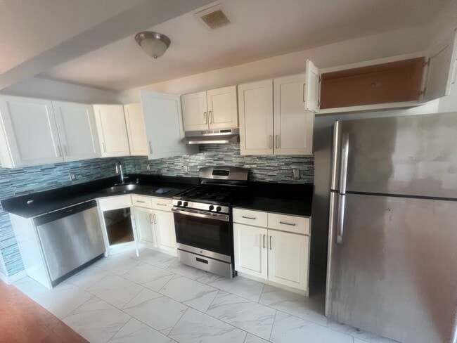 14738 Springfield Ln, Unit First Floor in Springfield Gardens, NY - Building Photo - Building Photo