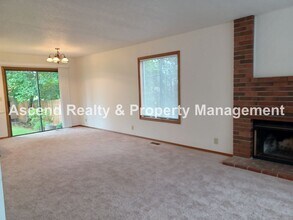 10780 SW Summer Lake Dr in Tigard, OR - Building Photo - Building Photo