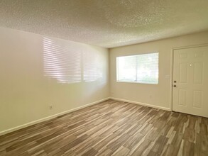 7800 N Laurelglen Blvd in Bakersfield, CA - Foto de edificio - Building Photo