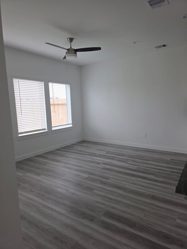 property at 2803 Lisburn Ter Ln