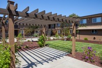 Preda Apartments in San Leandro, CA - Foto de edificio - Building Photo