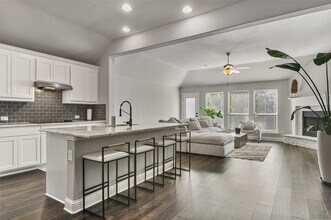 424 Molly Ln in Keene, TX - Building Photo - Building Photo