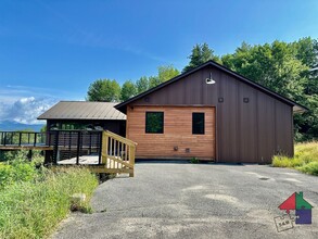 785 Jacobs Rd in East Montpelier, VT - Foto de edificio - Building Photo