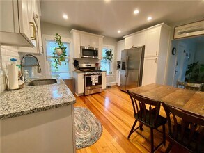 9 Hall Ave in Newport, RI - Building Photo - Building Photo