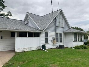 658 6th St in La Salle, IL - Building Photo - Building Photo
