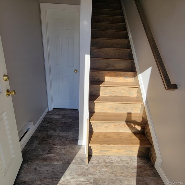 19 Railroad St in Greenlawn, NY - Building Photo - Building Photo