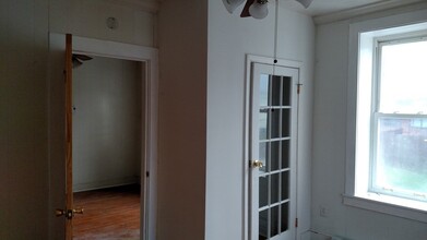 598 Hampden St in Holyoke, MA - Building Photo - Interior Photo