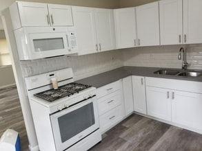 21901 Sloman St in Oak Park, MI - Foto de edificio - Building Photo