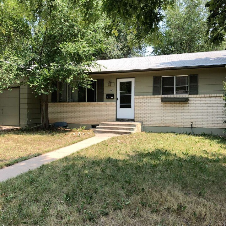 1220 Southridge Dr in Fort Collins, CO - Building Photo