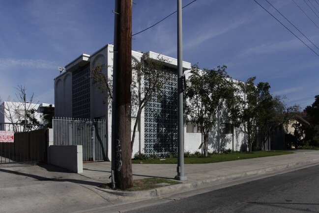 12737 Vanowen St in North Hollywood, CA - Building Photo - Building Photo