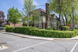 131 Highbourne Rd in Toronto, ON - Building Photo - Building Photo