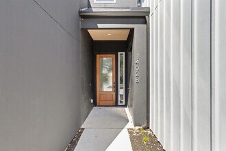 1402 Summit St in Austin, TX - Building Photo - Building Photo