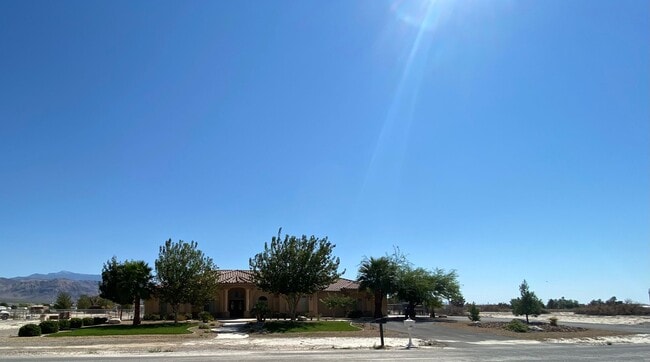 property at 3611 Oakleaf Ave