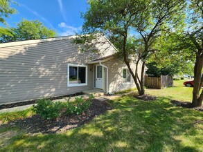 547 Alton Ct in Carol Stream, IL - Building Photo - Building Photo