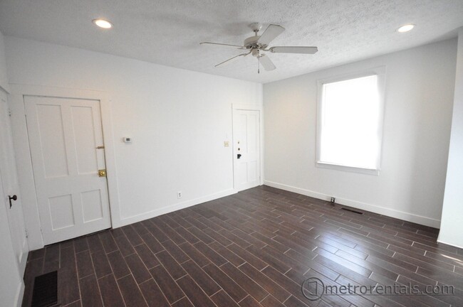 576 S 9th St, Unit B in Columbus, OH - Foto de edificio - Building Photo